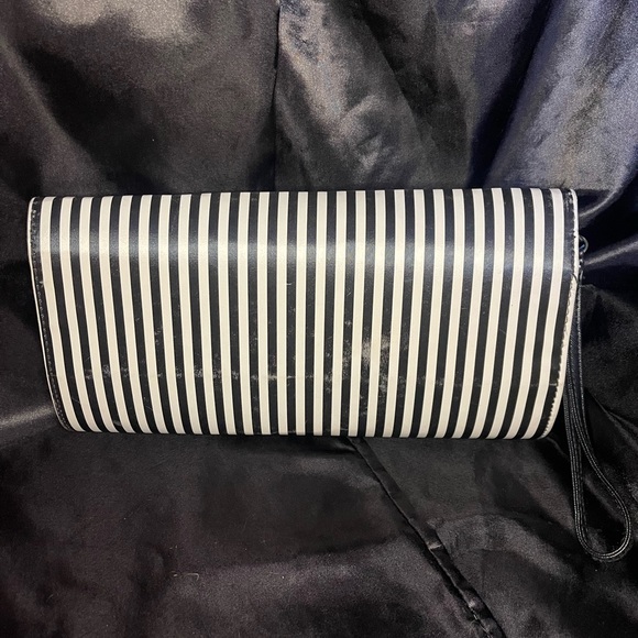 Cute black & white clutch with blue lining - Picture 4 of 5